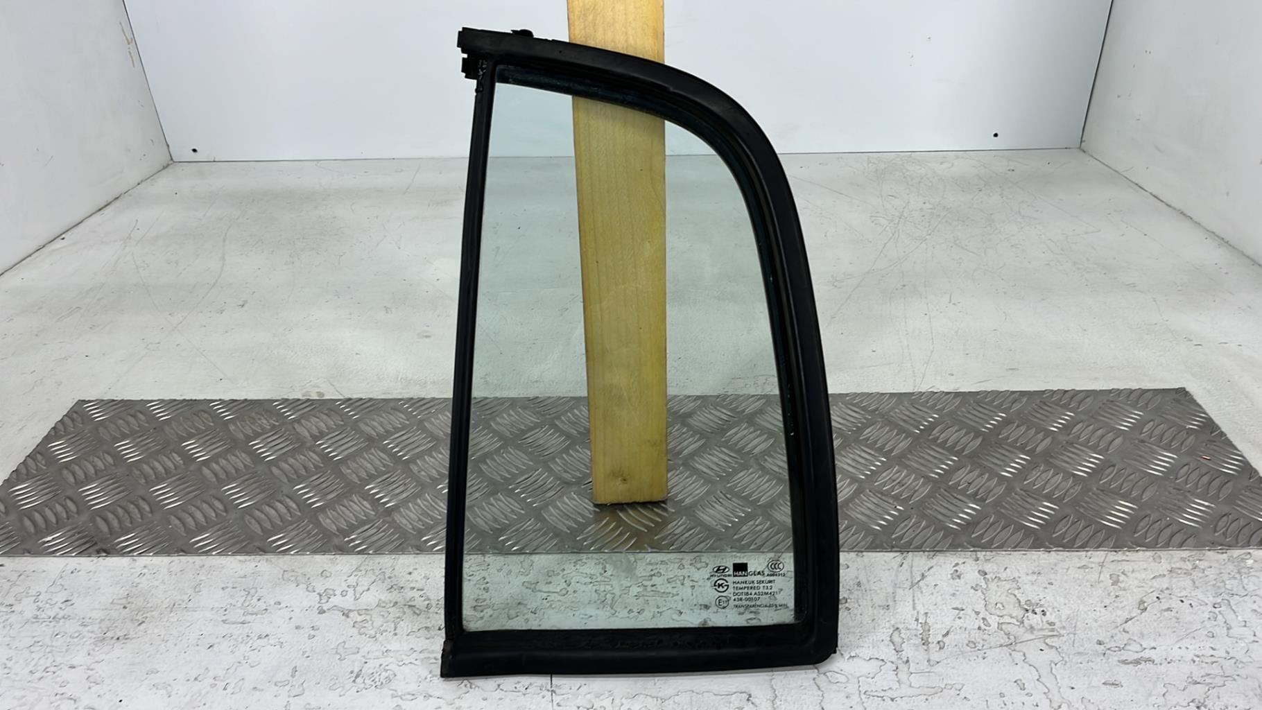 Custode avant gauche (porte) HYUNDAI GETZ PHASE 1 Essence - 1
