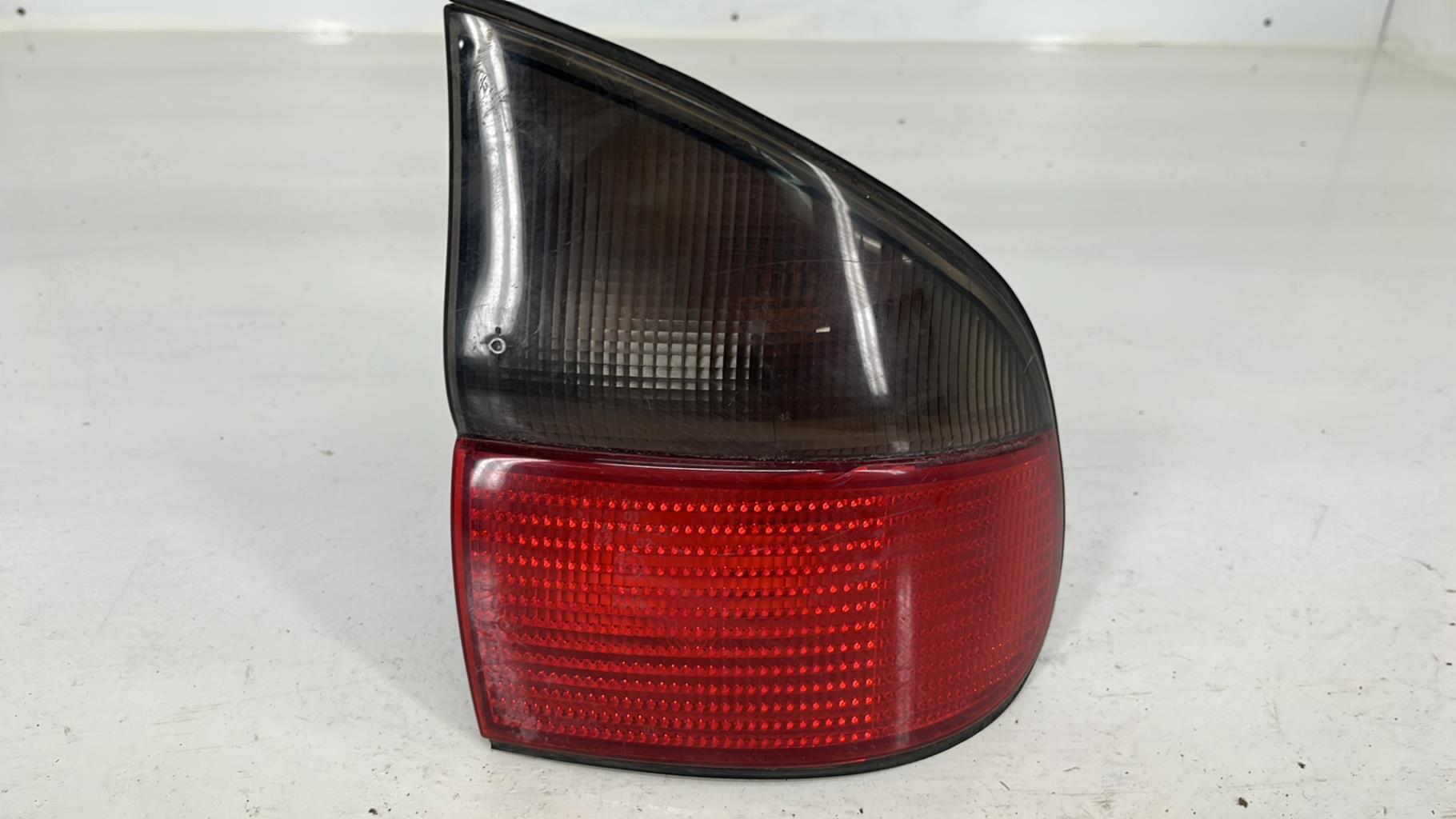 Feu arriere secondaire droit (feux) RENAULT LAGUNA 1 PHASE 1 BREAK  - 1