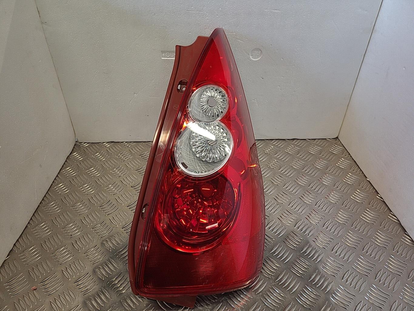 Feu arriere principal droit (feux) MAZDA 5 1 PHASE 1 Essence - 1