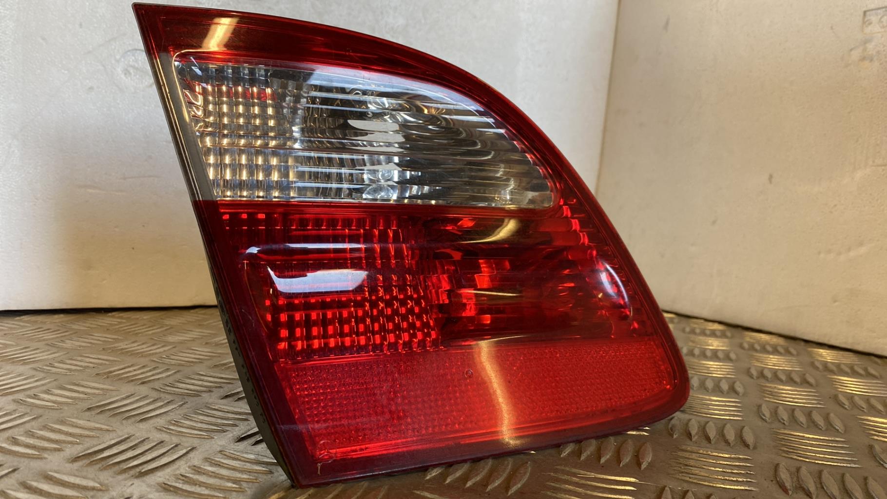 Feu arriere secondaire gauche (feux) MERCEDES CLASSE E 211 PHASE 1 BREAK Diesel - 1
