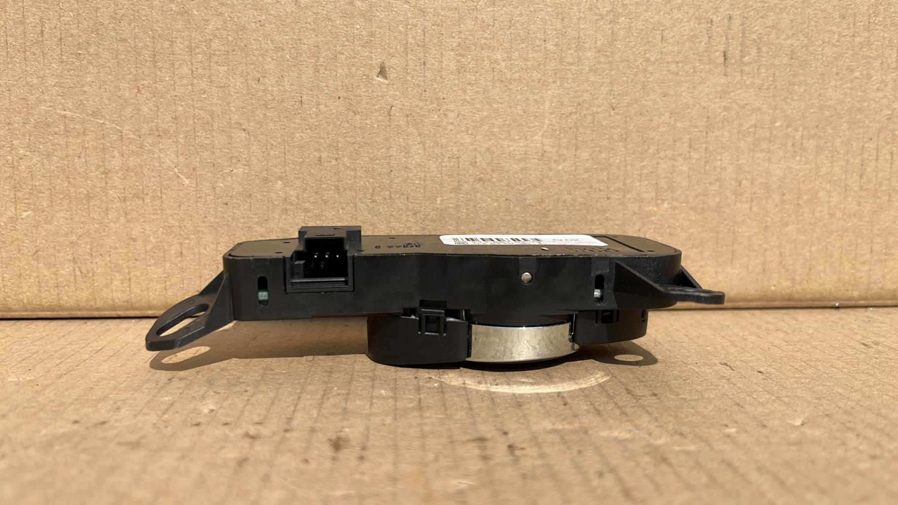Commande retroviseurs MERCEDES CLASSE E 211 PHASE 1 BREAK Diesel - 1