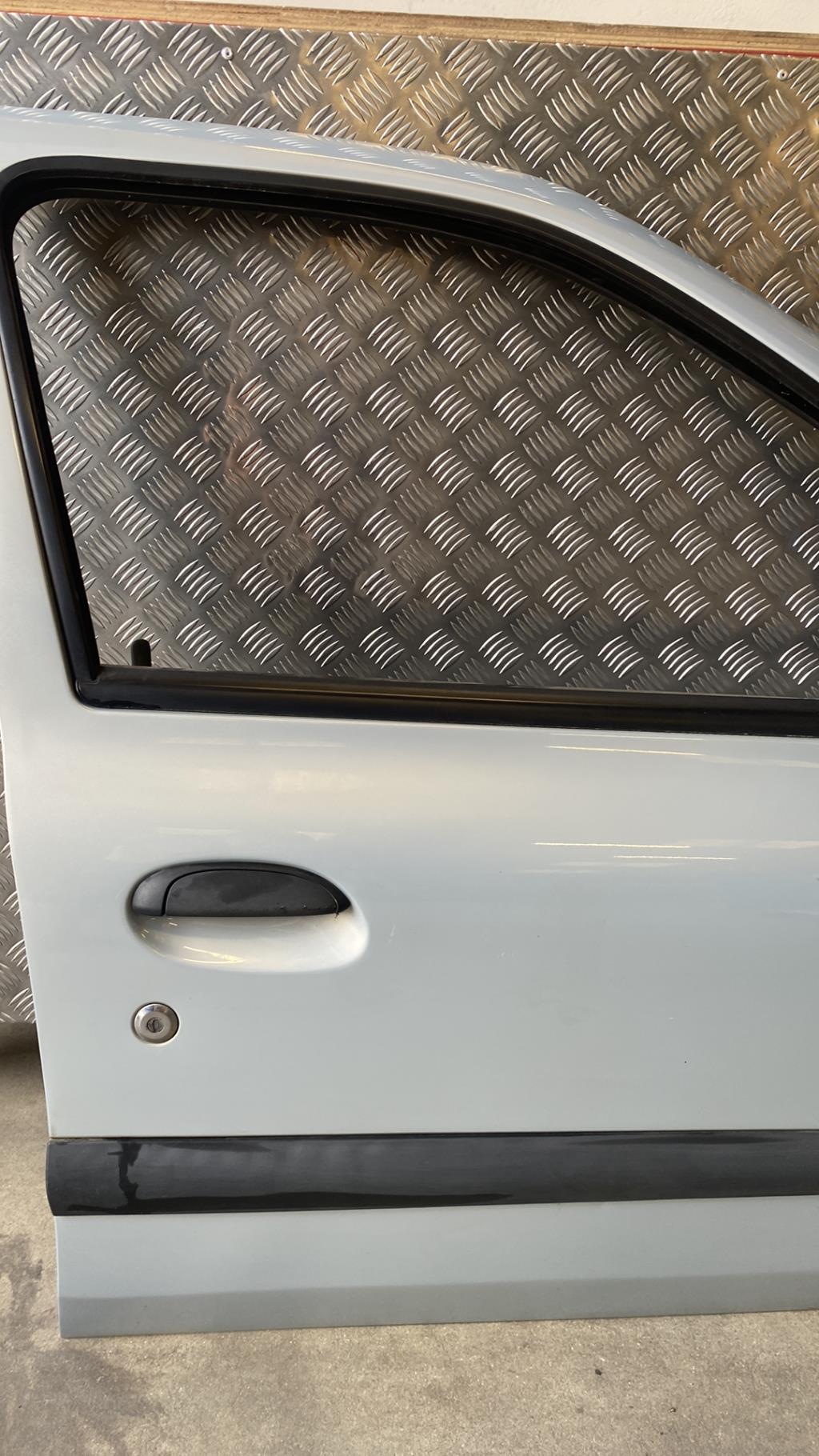 Porte avant droit RENAULT CLIO 2 PHASE 1 Essence - 1