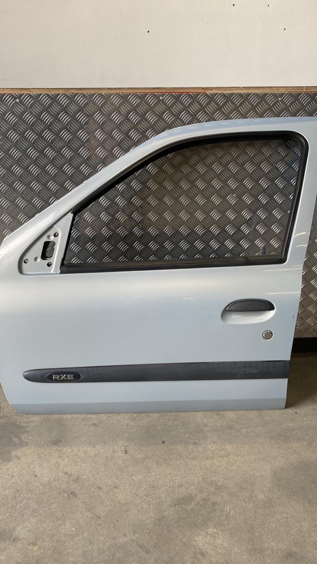 Porte avant gauche RENAULT CLIO 2 PHASE 1 Essence - 1