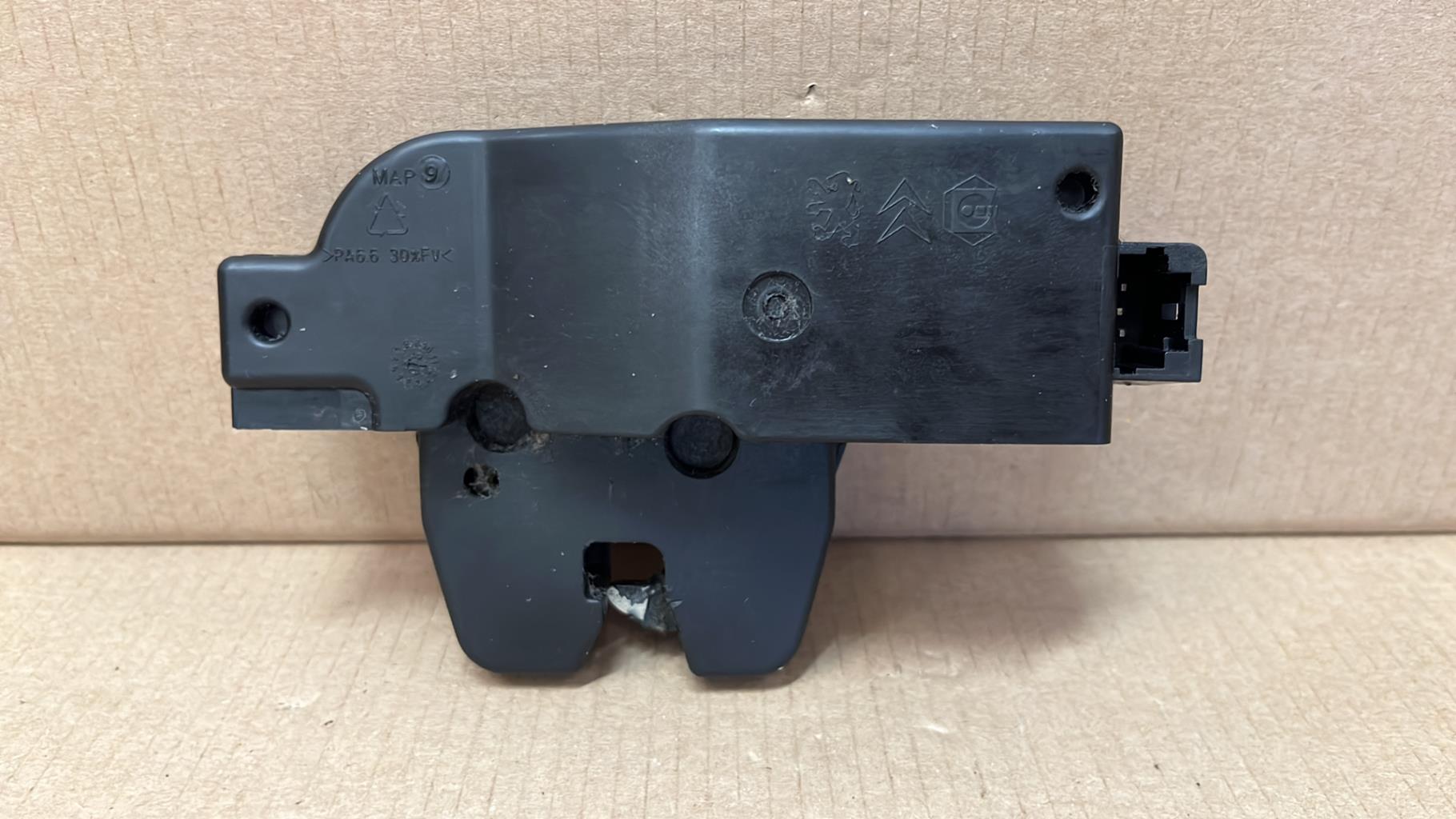 Serrure de hayon CITROEN C4 1 PHASE 1 Essence - 1