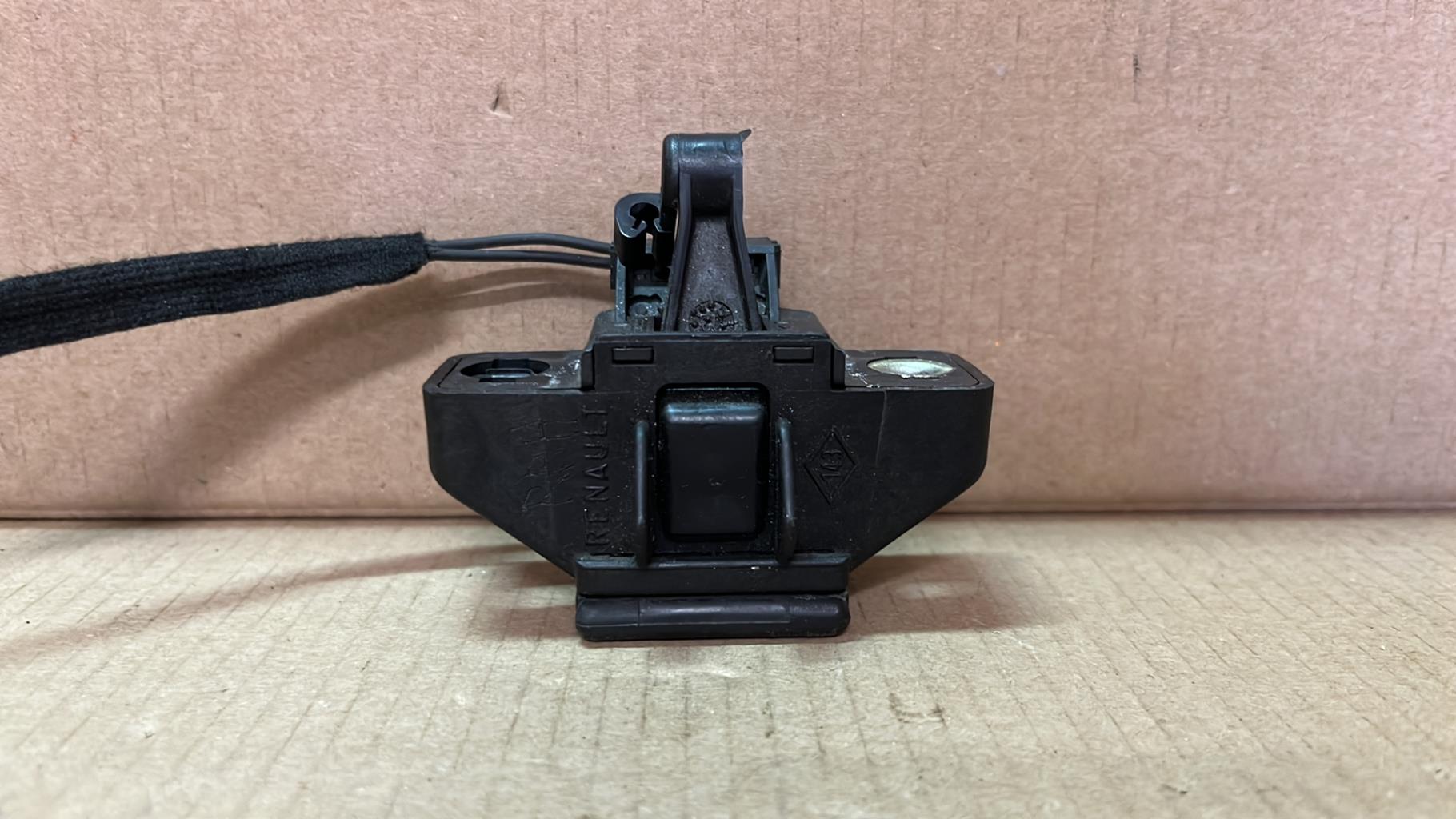 Serrure de hayon RENAULT CLIO 2 PHASE 2 Diesel - 1