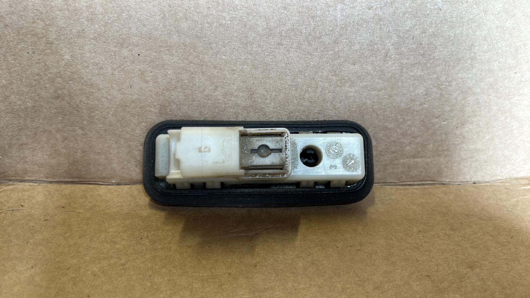 Bouton de coffre CITROEN C4 PICASSO 1 Diesel - 1