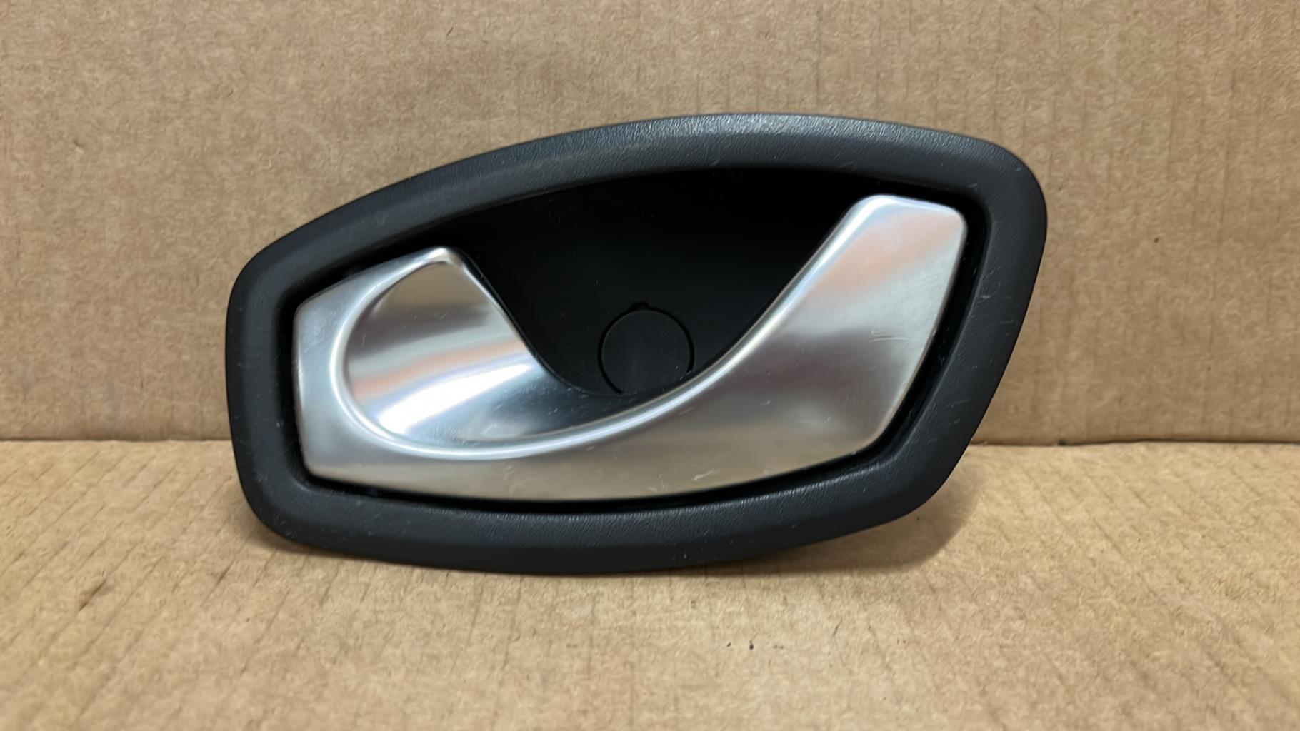 Poignee interieur arriere gauche RENAULT MEGANE 3 PHASE 1 Diesel - 1