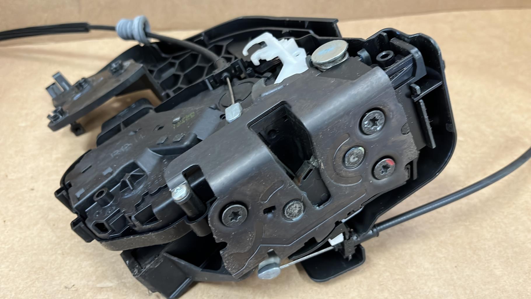 Serrure arriere droit VOLVO V 50 PHASE 2 BREAK Diesel - 1