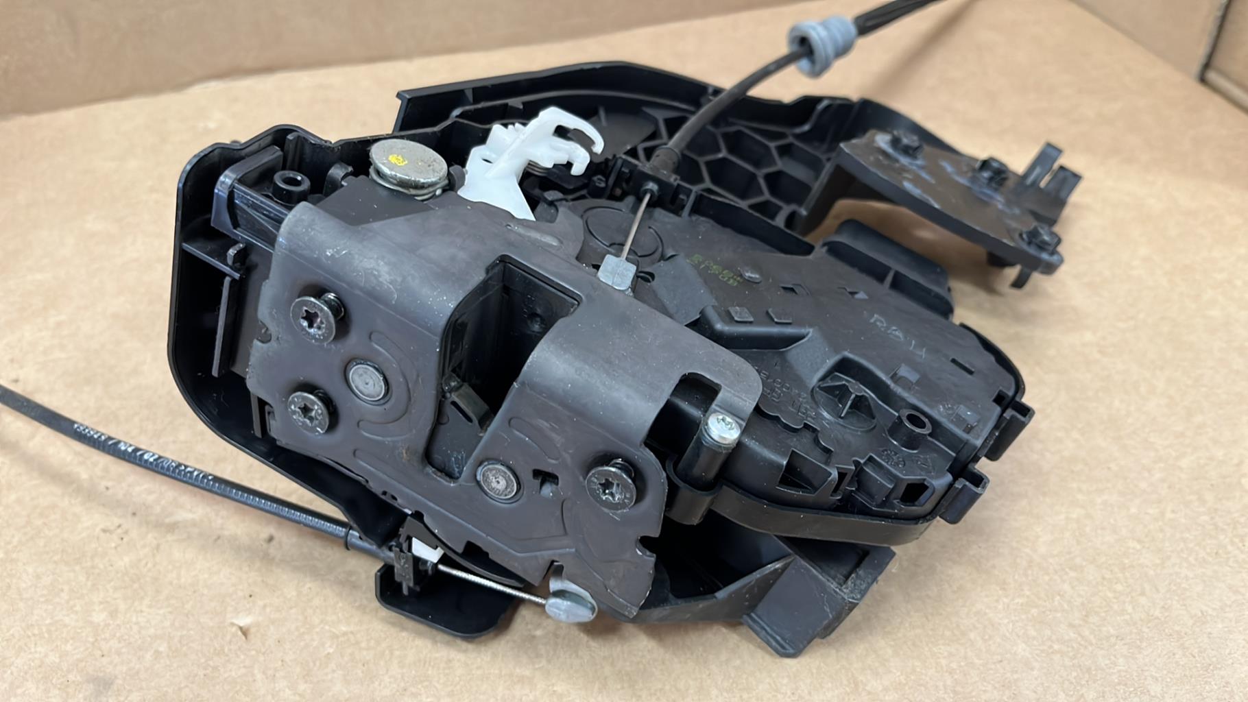 Serrure arriere gauche VOLVO V 50 PHASE 2 BREAK Diesel - 1