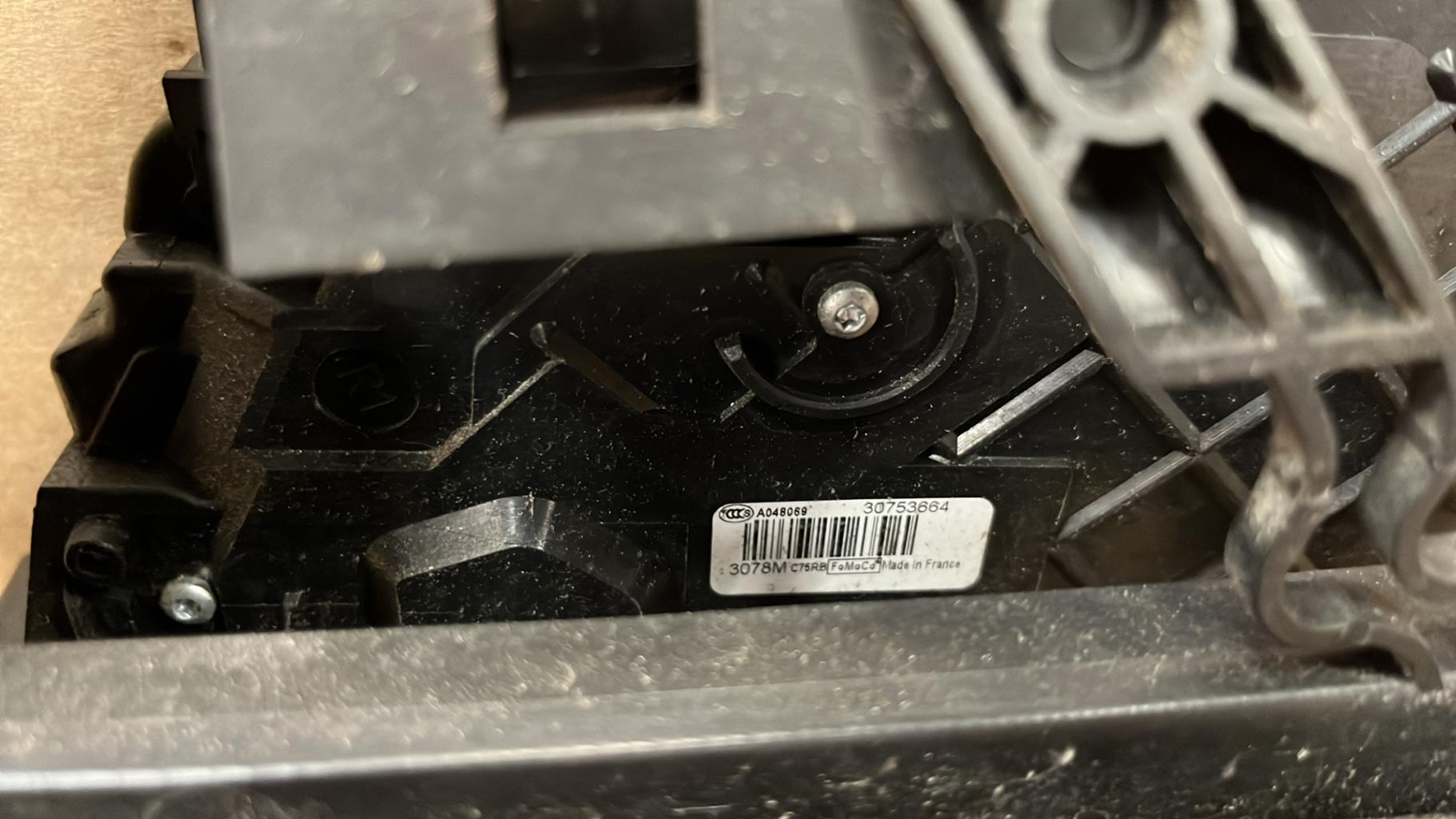 Serrure avant droit VOLVO V 50 PHASE 2 BREAK Diesel - 1