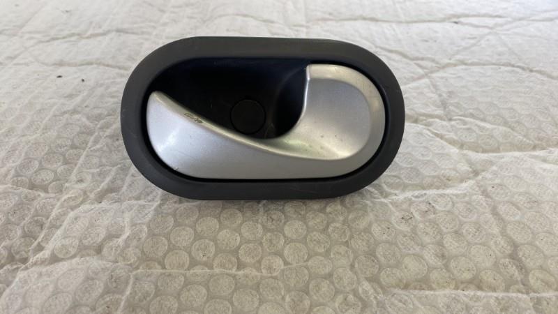 Poignee interieur arriere droit RENAULT CLIO 3 PHASE 1 Diesel - 1