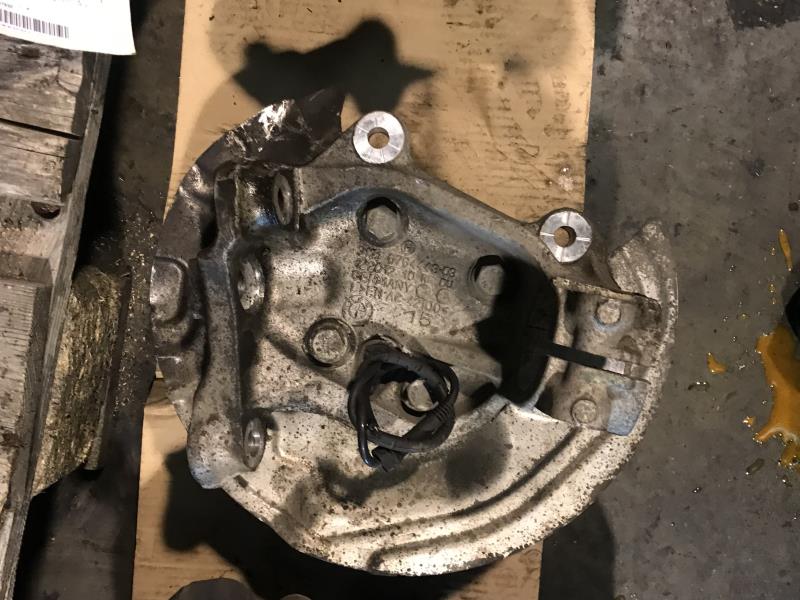 Fusee avant gauche BMW SERIE 1 E87 PHASE 1  - 1