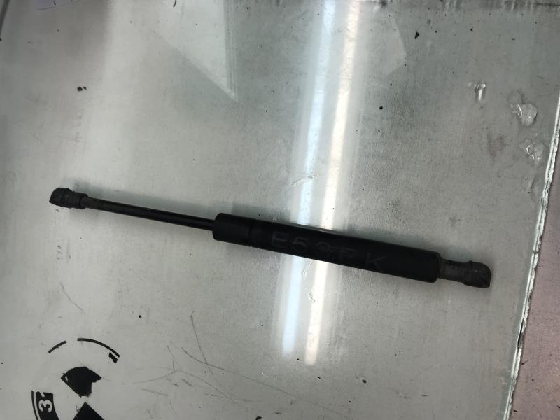 Verin de capot BMW X5 E53  - 1