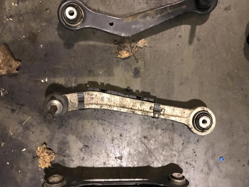Braccio sospensione superiore posteriore sinistro BMW X5 E70 PHASE 1  - 1
