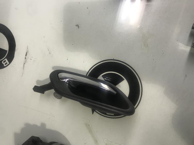 Poignee interieur avant droit BMW SERIE 5 E39  - 1