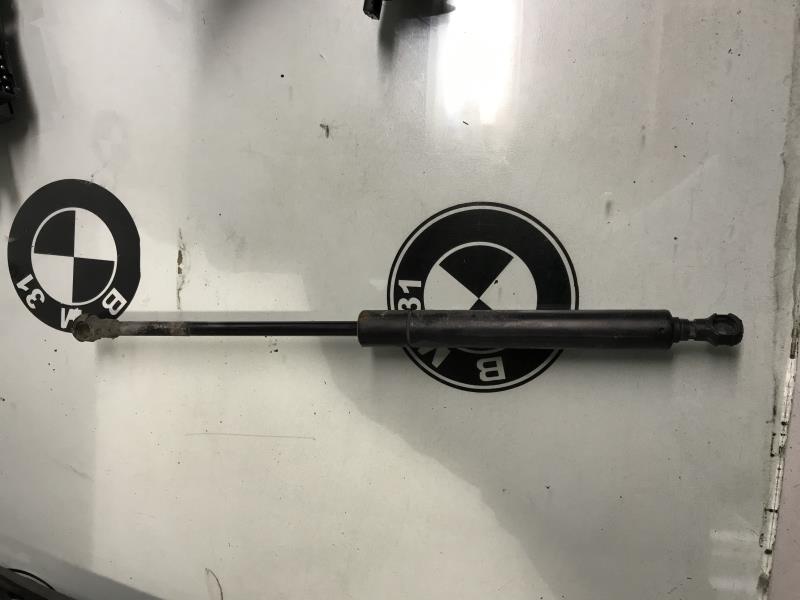 Verin de capot BMW SERIE 5 E39  - 1