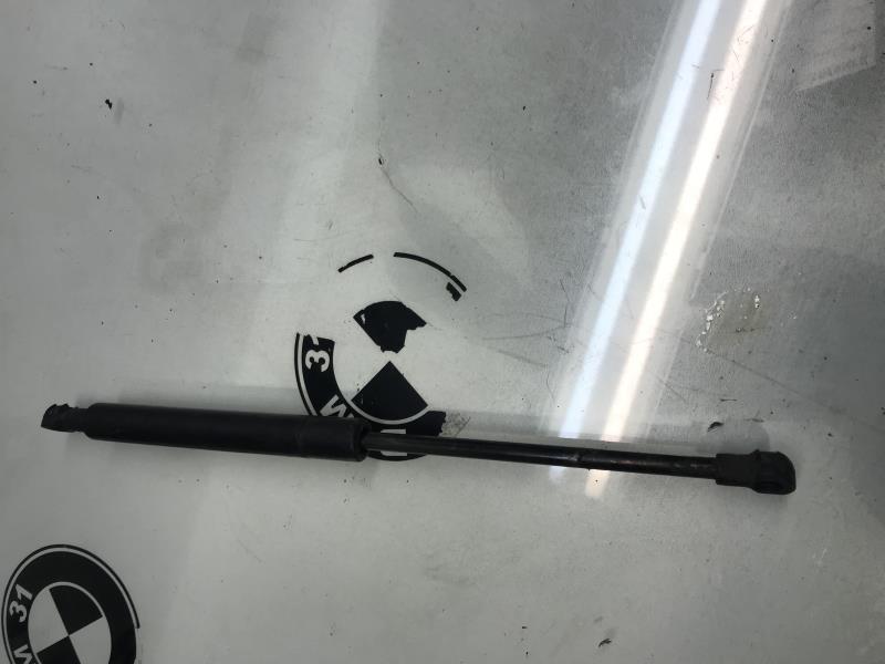 Verin de capot BMW SERIE 5 E39  - 1