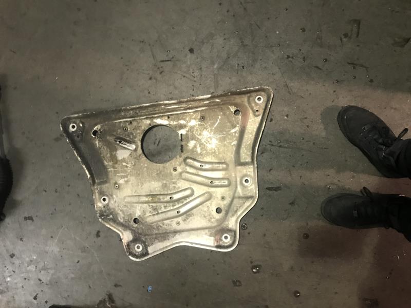 Cache sous moteur BMW X5 F15 Diesel - 1