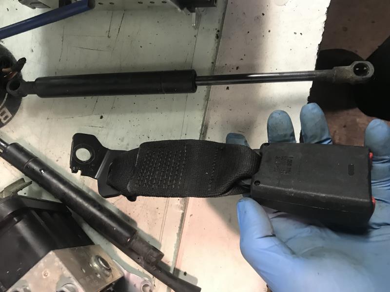 Aggancio cintura sicurezza posteriore centrale BMW SERIE 5 (E60) PHASE 1  - 1
