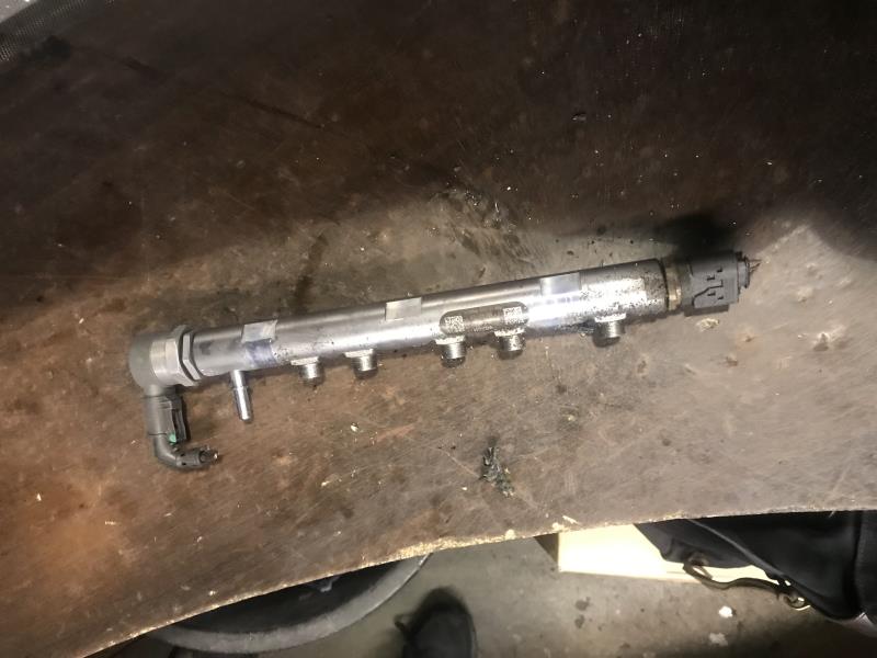 Collettore iniezione BMW X5 F15 Diésel - 1