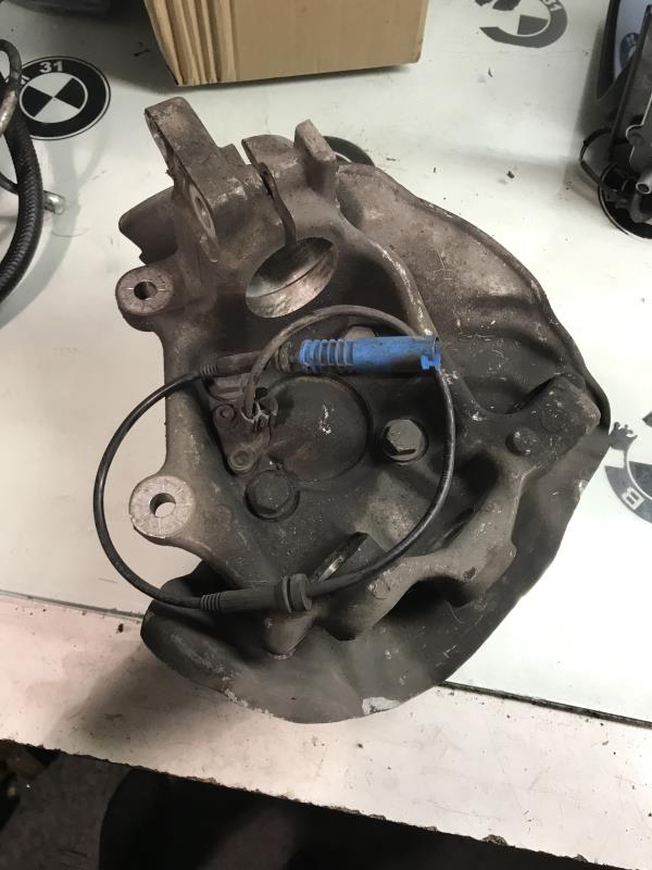 Fusee avant gauche BMW SERIE 5 E39 PHASE 1 Diesel - 1