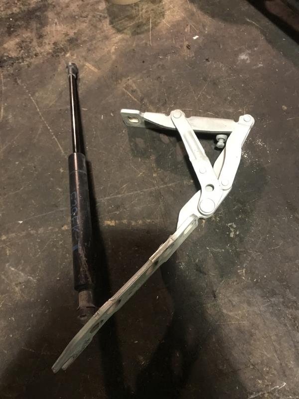 Verin de capot BMW SERIE 5 E39 TOURING PHASE 1 BREAK Diesel - 1