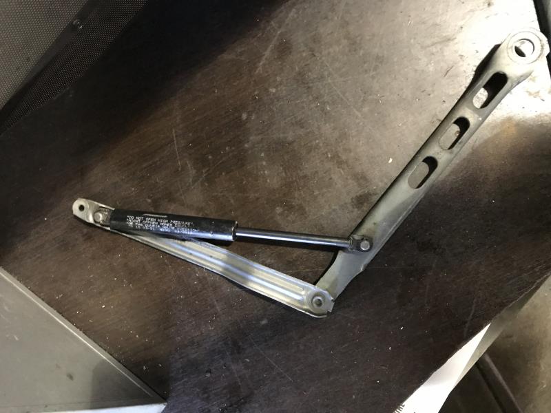 Verin de capot BMW SERIE 5 E34  - 1