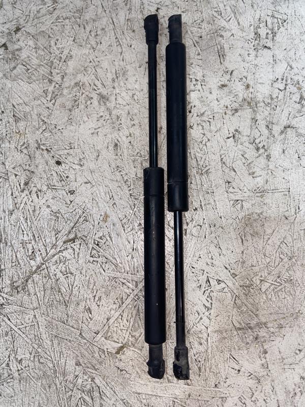 Verin de capot BMW SERIE 3 E46 PHASE 2 Diesel - 1