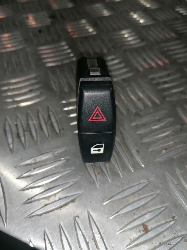 Bouton de warning BMW SERIE 5 E61 TOURING PHASE 1 BREAK Diesel - 1