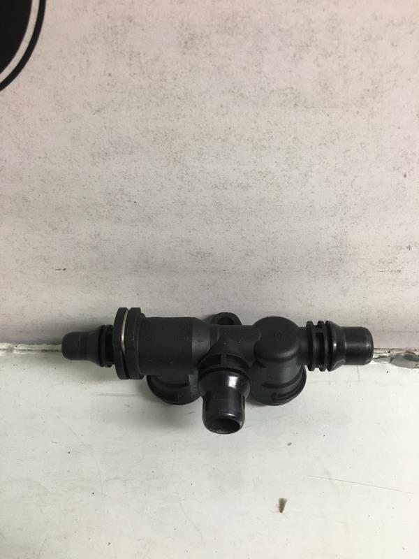 Boitier eau BMW X5 E53  - 1