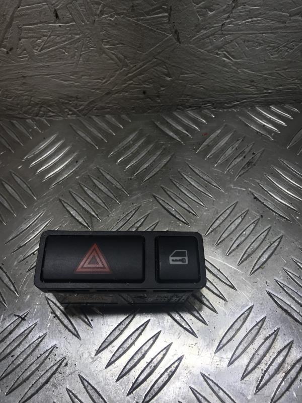 Bouton de warning BMW SERIE 3 E46 PHASE 1 Essence - 1