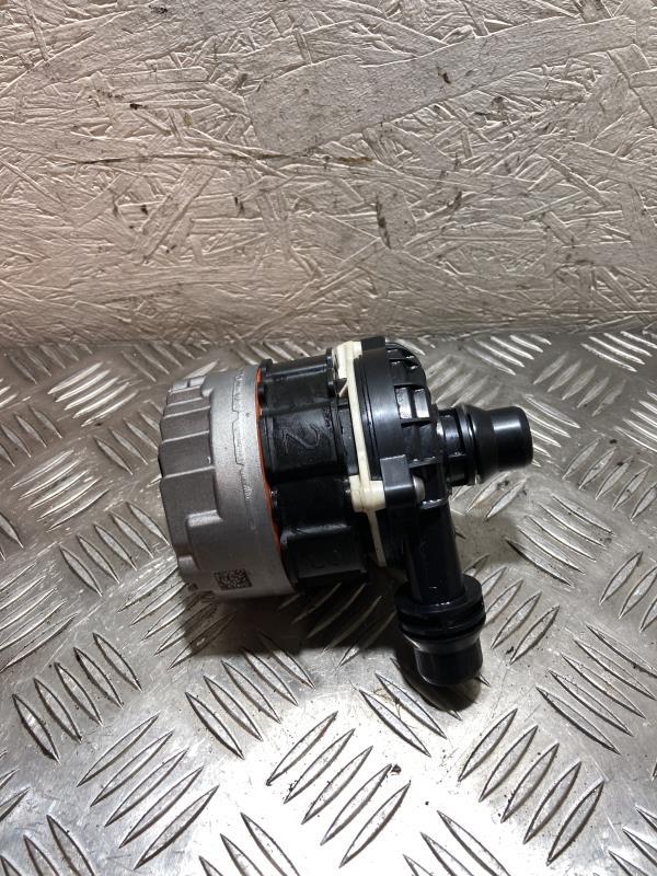 Pompe à eau BMW X5 G05  - 1