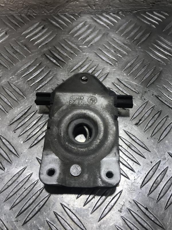 Serrure de capot BMW X5 E53  - 1