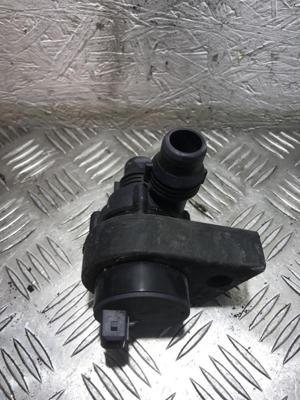 Pompe à eau BMW X5 E53  - 1