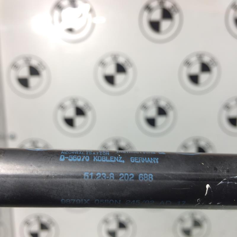 Verin de capot BMW SERIE 3 E46 PHASE 2 Essence - 1