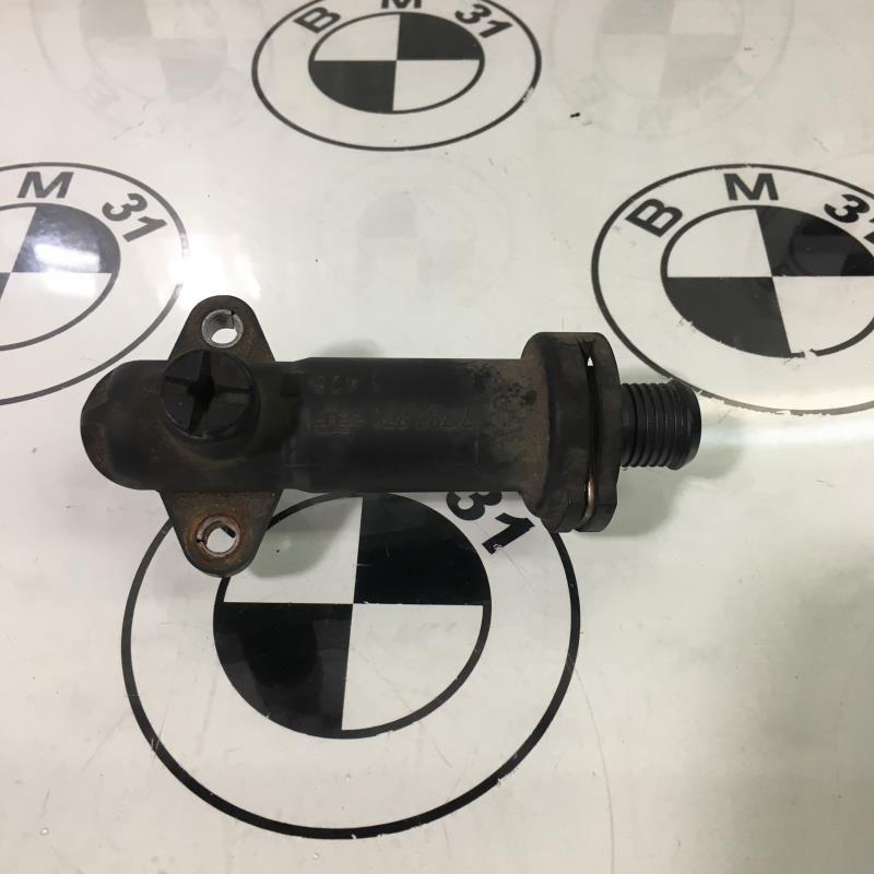 Boitier eau BMW X3 E83 PHASE 1  - 1