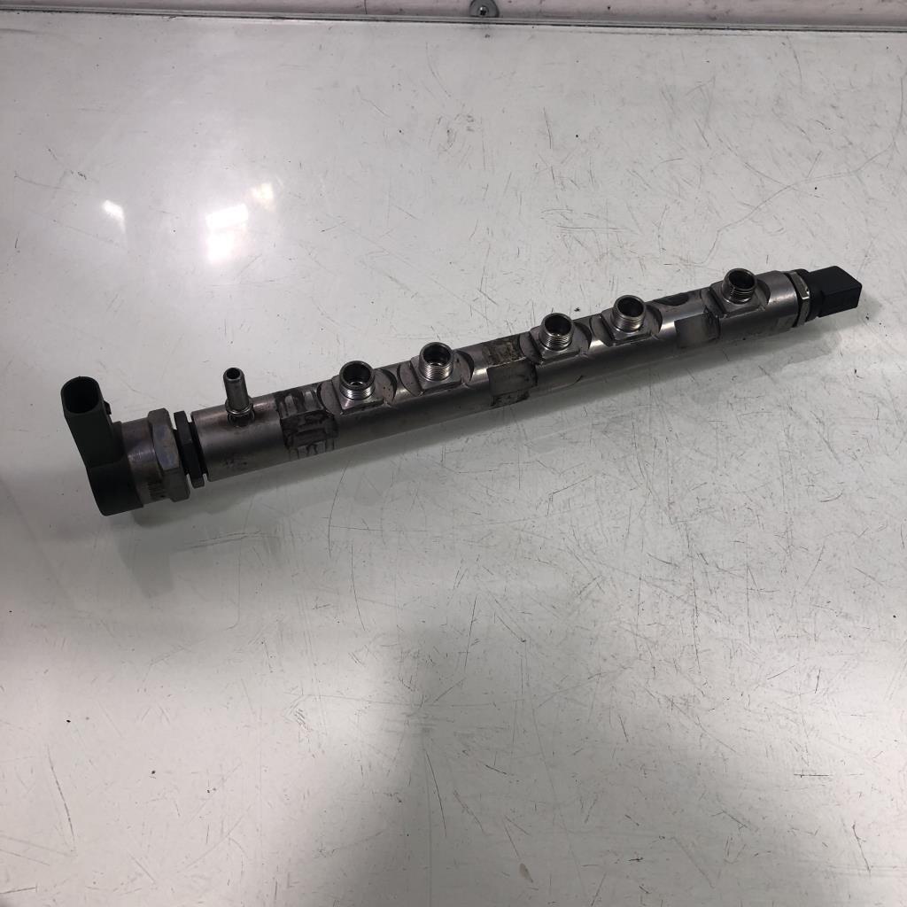 Rampe injection BMW SERIE 1 E81 Diesel - 1
