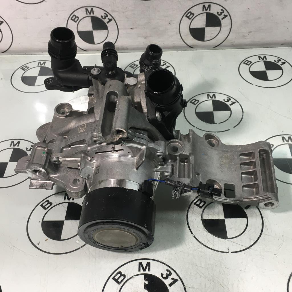 Pompe à eau BMW X1 U11  - 1