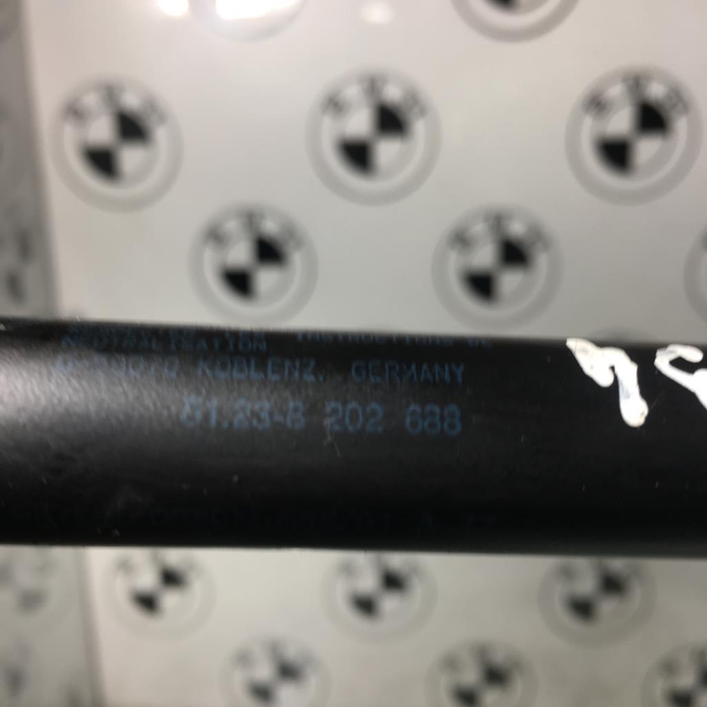 Verin de capot BMW SERIE 3 E46 PHASE 1 Essence - 1