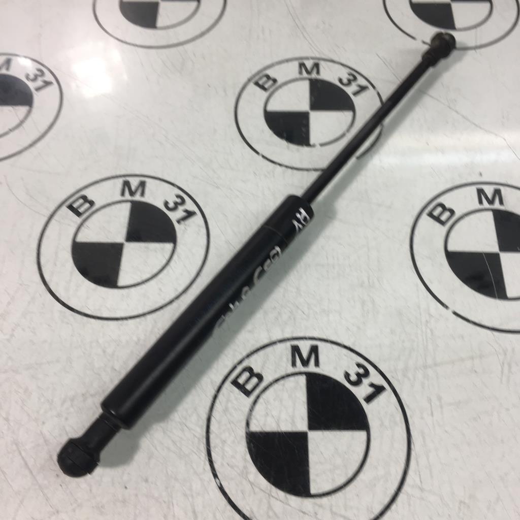 Verin de capot BMW SERIE 5 E39  - 1