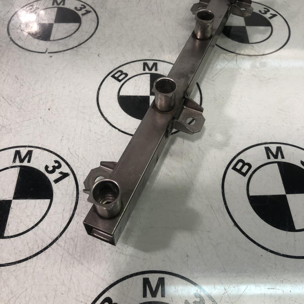 Rampe injection BMW SERIE 1 E87 PHASE 1 Essence - 1