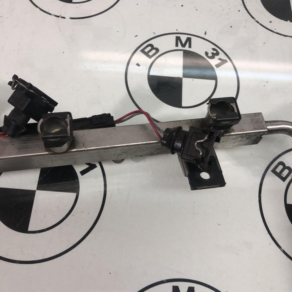 Rampe injection BMW SERIE 7 E66 LIMOUSINE PHASE 1 Essence - 1
