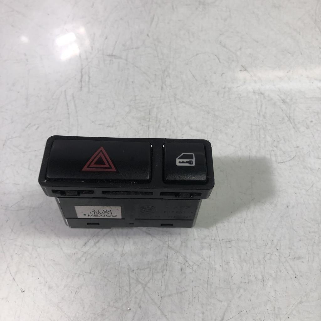 Bouton de warning BMW SERIE 3 E46 PHASE 2 Diesel - 1