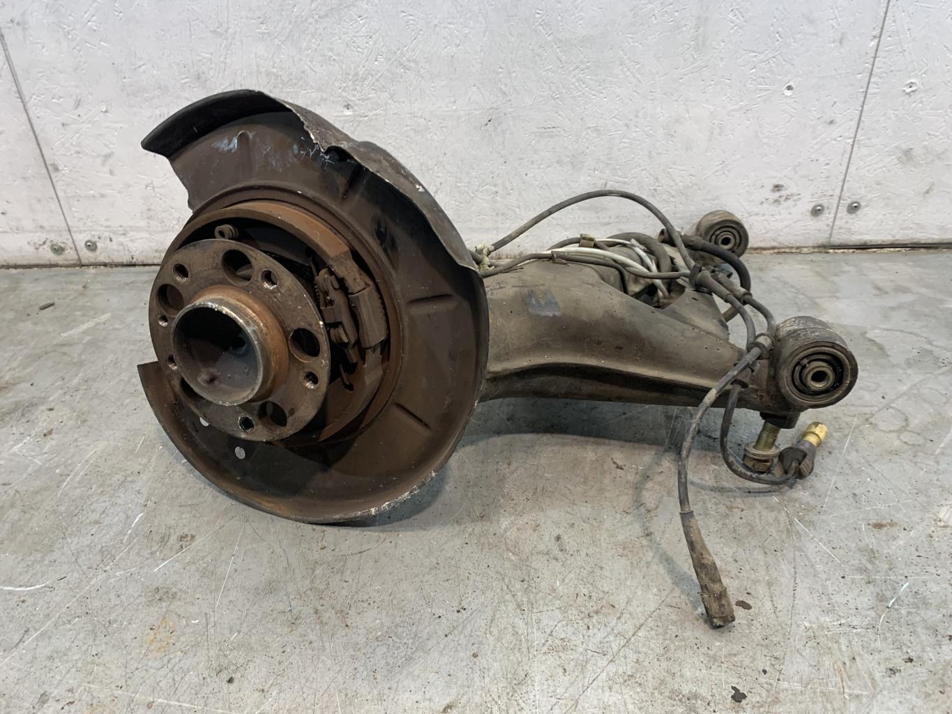 Fusee arriere droit BMW SERIE 5 E34  - 1