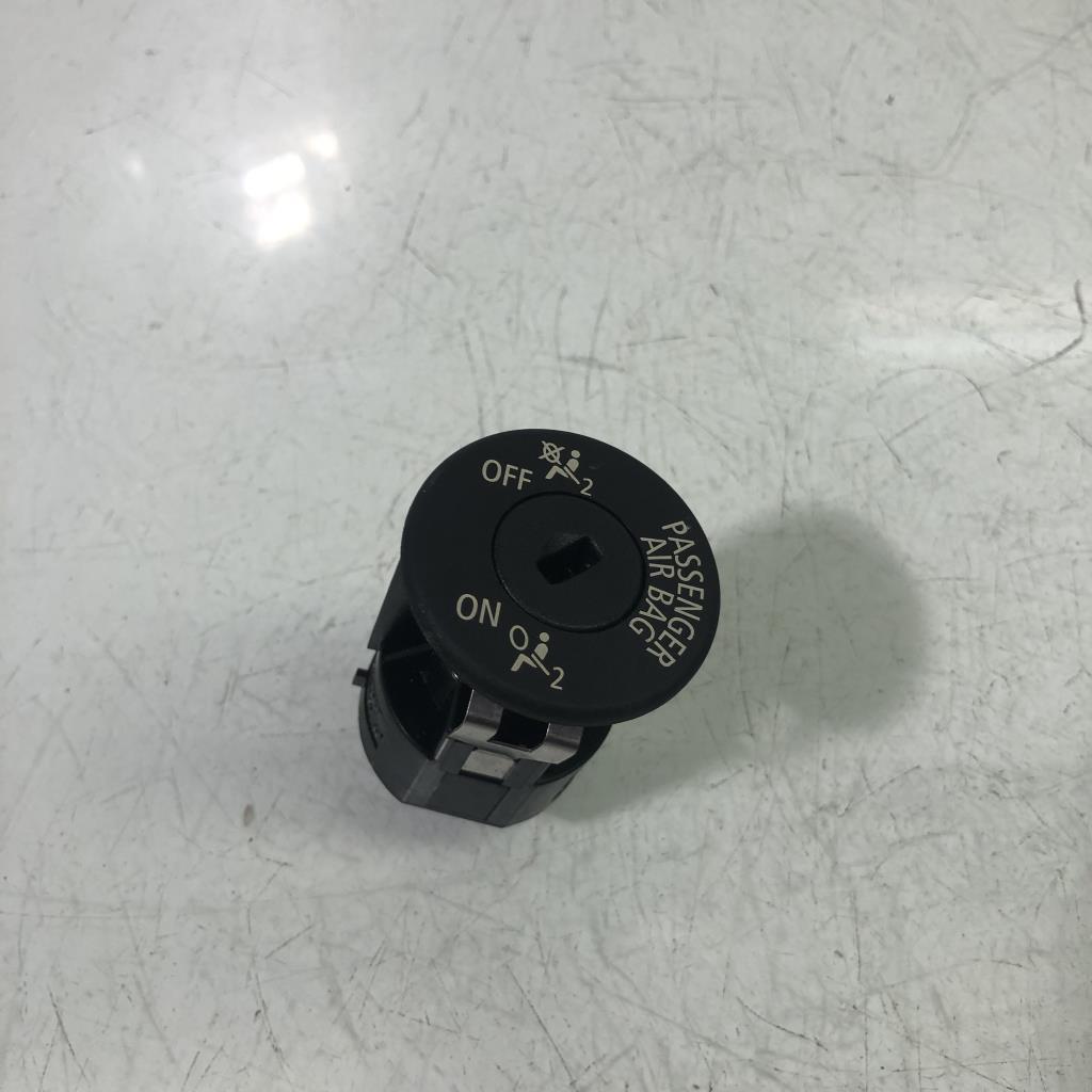 Bouton/Interrupteur BMW SERIE 1 E88 CABRIO Essence - 1