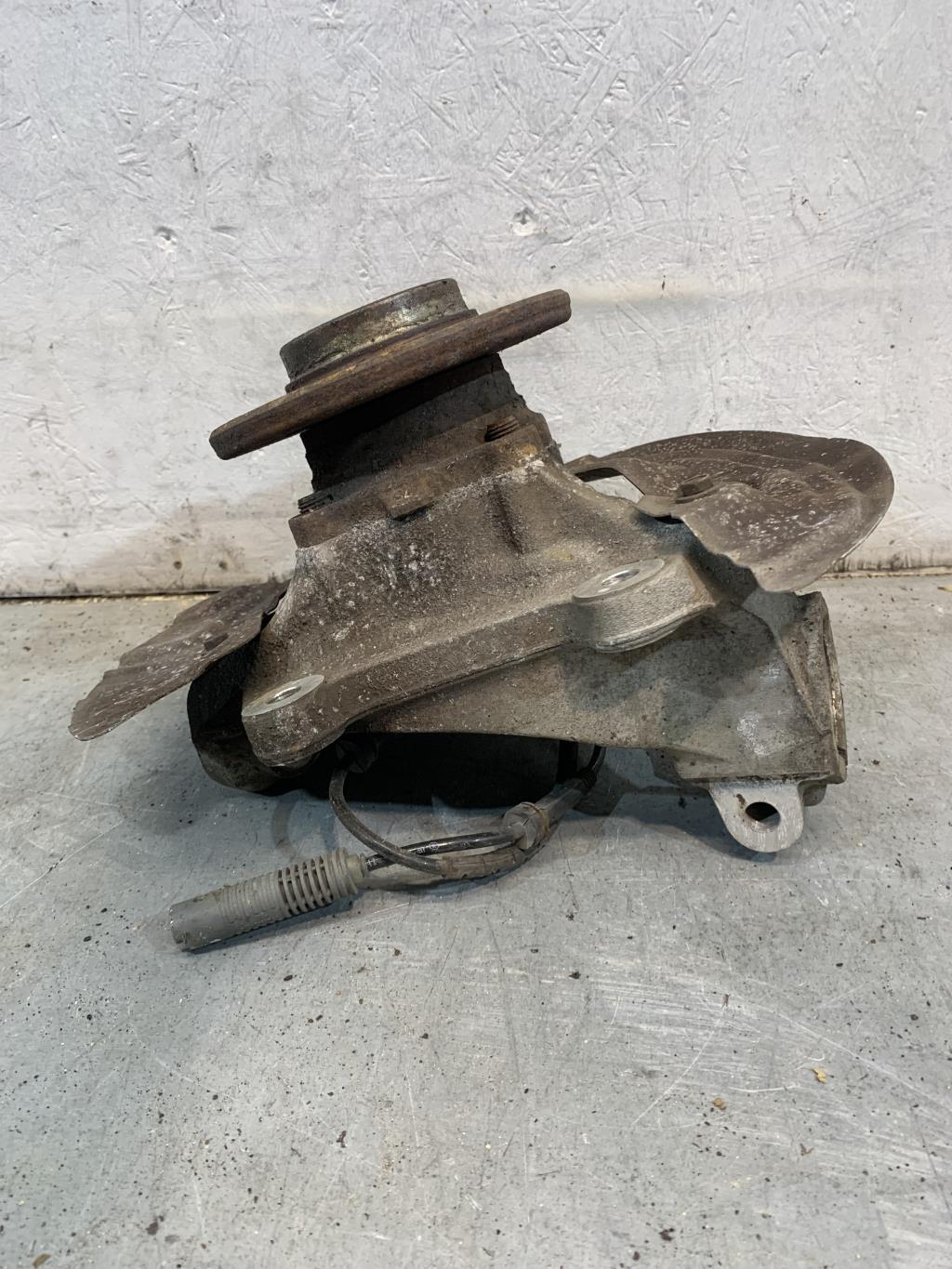 Fusee avant gauche BMW SERIE 1 E81 Diesel - 1
