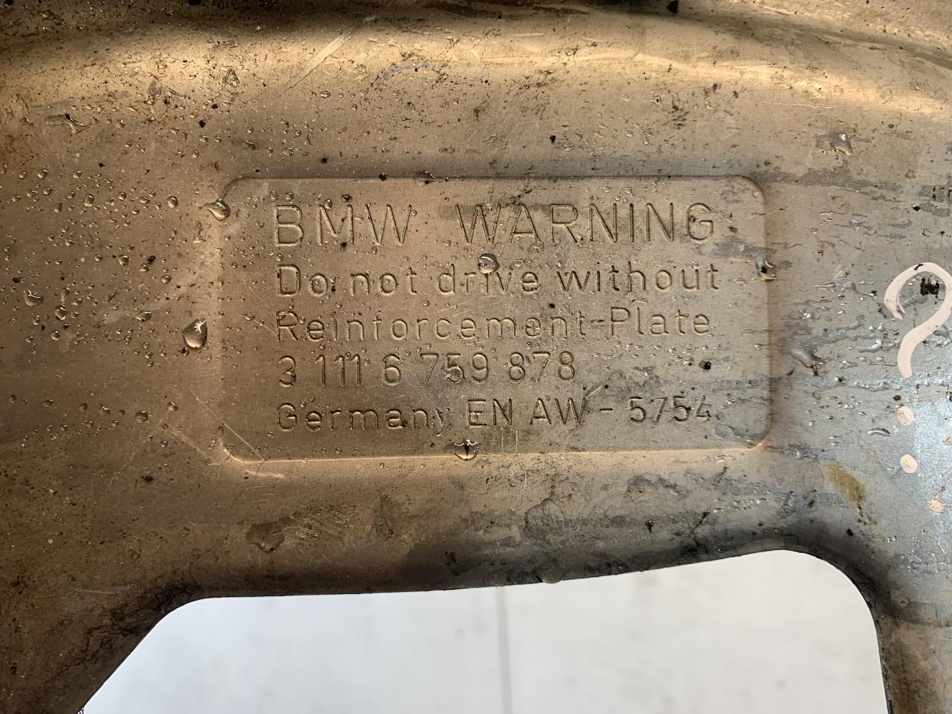 Cache sous moteur BMW SERIE 5 E60  - 1