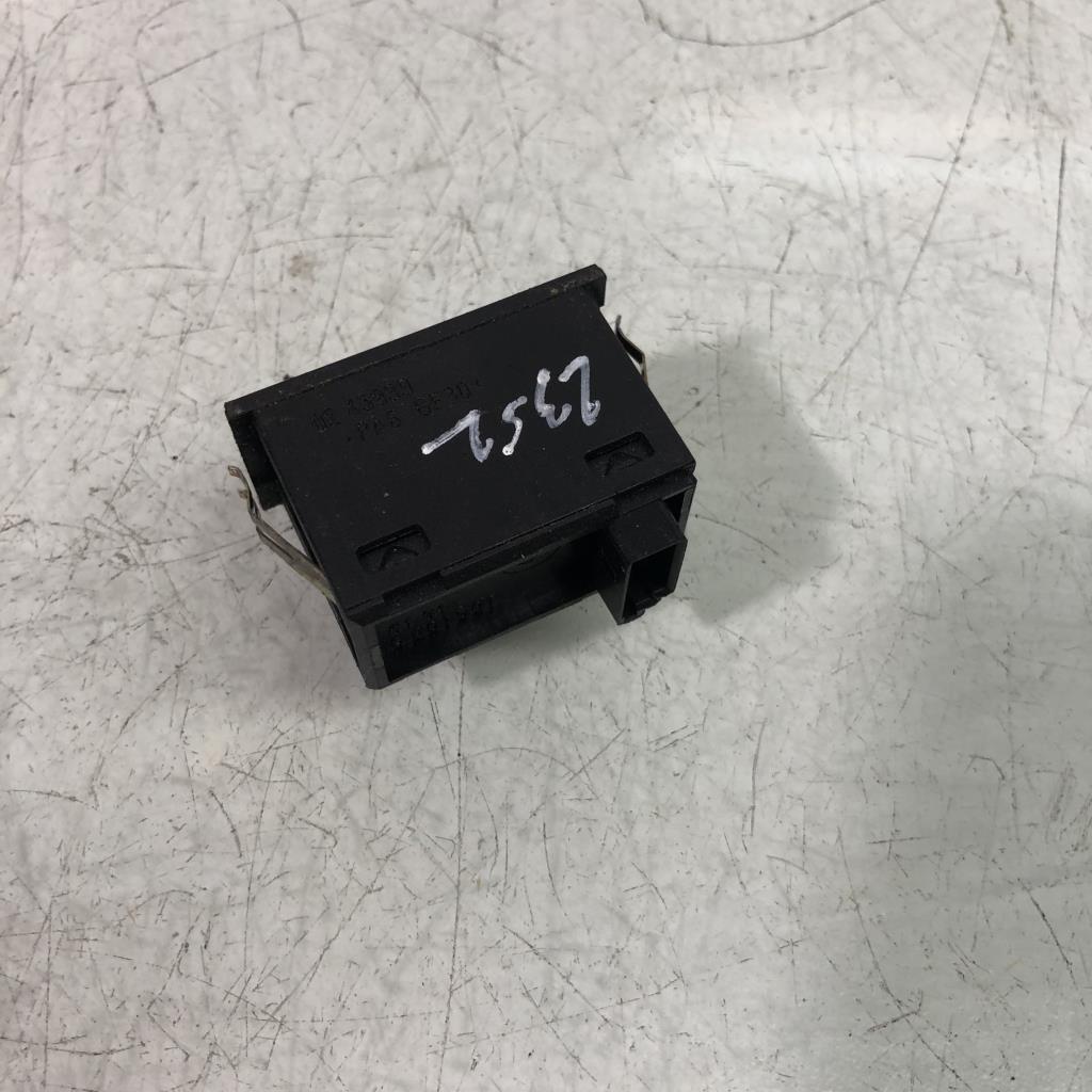 Bouton/Interrupteur BMW SERIE 3 E46 COUPE PHASE 1 Essence - 1