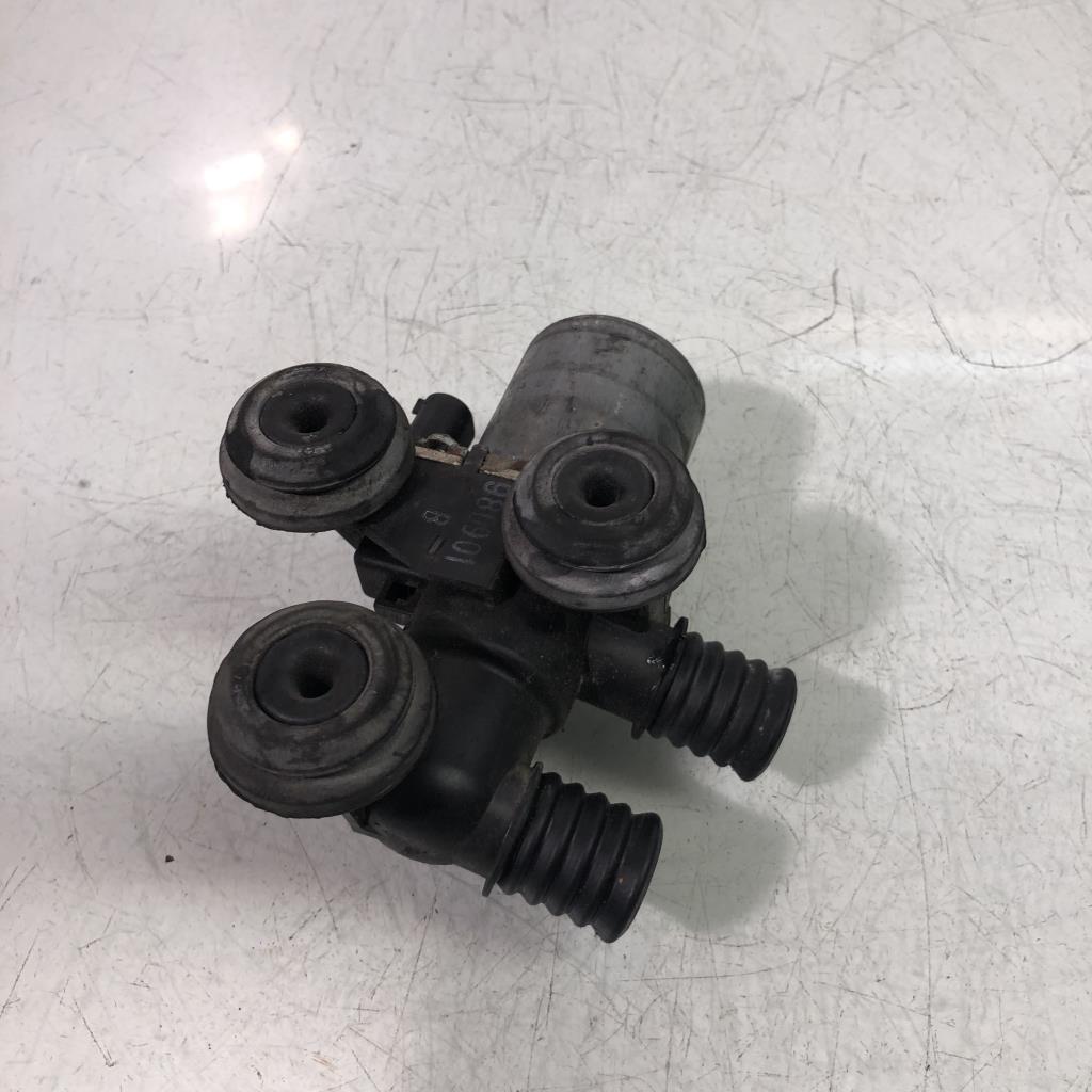Robinet de chauffage BMW SERIE 3 E46 PHASE 1 Essence - 1