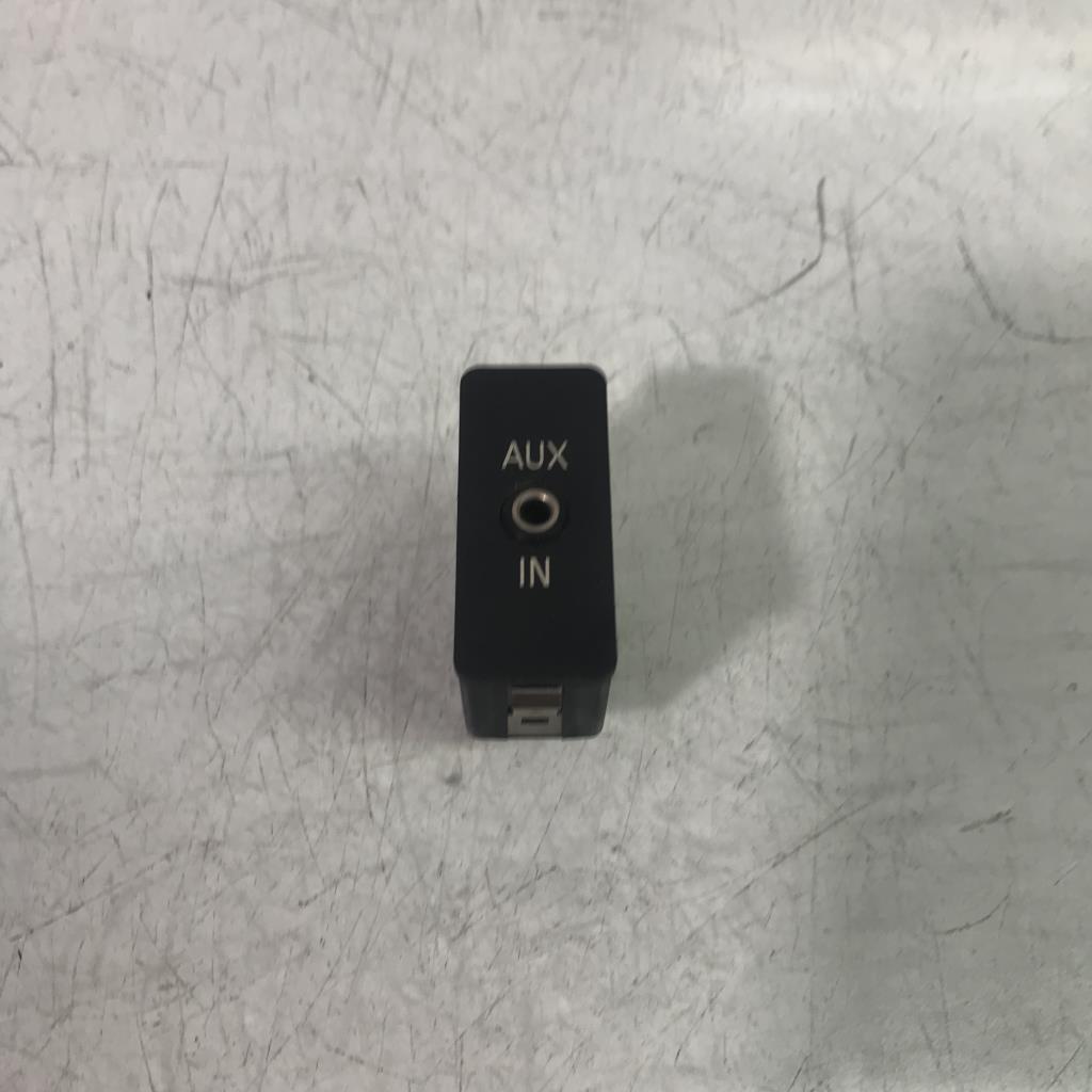 Prise port USB BMW SERIE 1 E87 PHASE 1 Diesel - 1